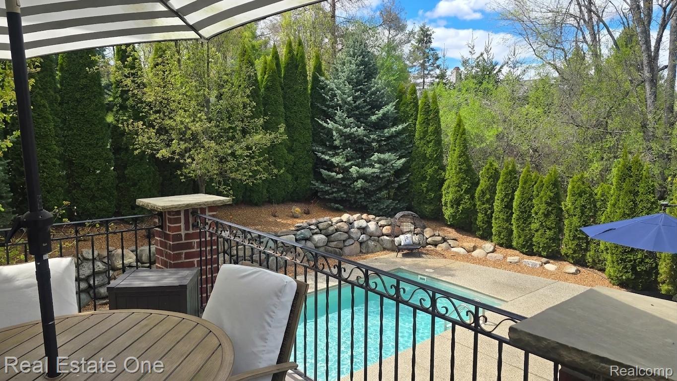 960 Hill Hollow Lane