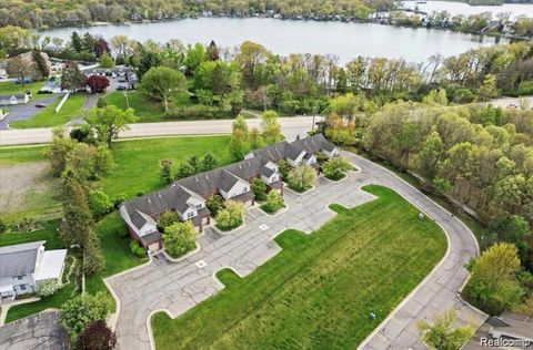 Tiny photo for 5953 High Point Court #29, Brighton Township, MI 48116 (MLS # 20261048906)