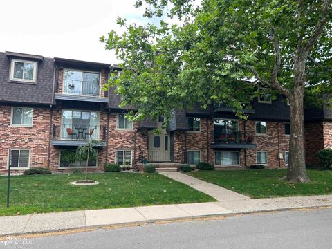 330 Riviera Drive St Clair Shores City MI 48080