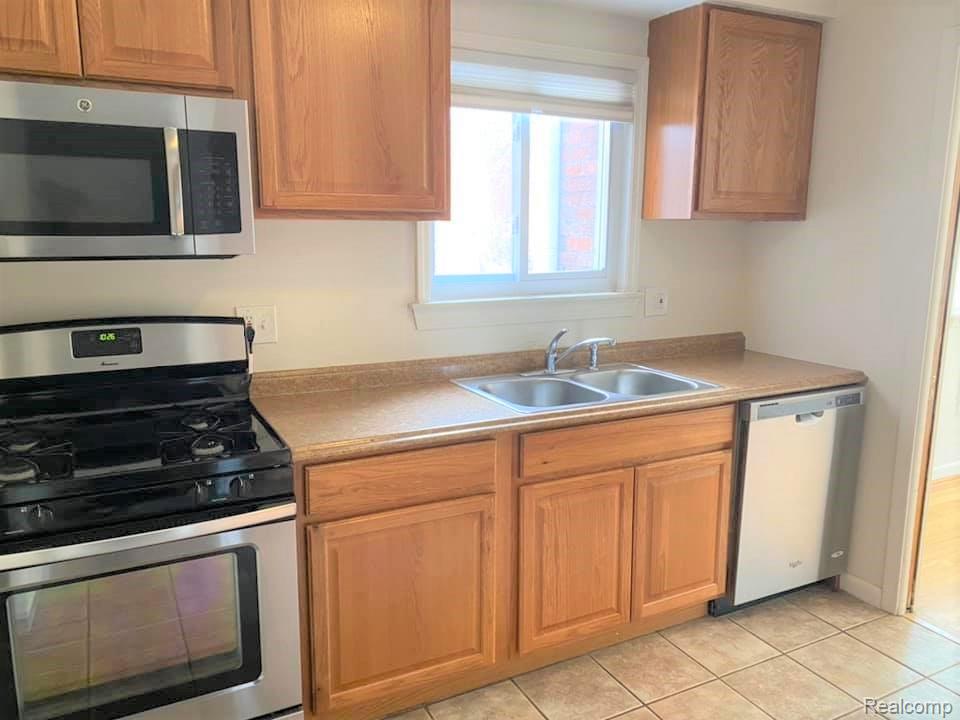 25 HIGHLAND AVE UNIT 2