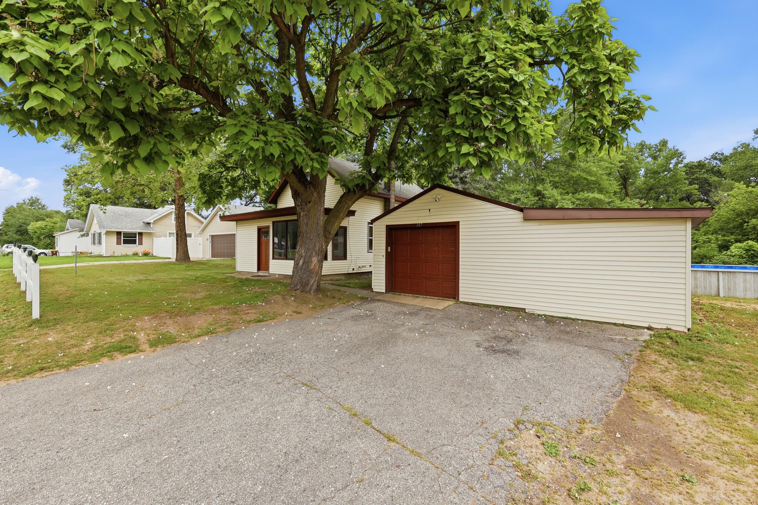 347 6 Mile Road NW