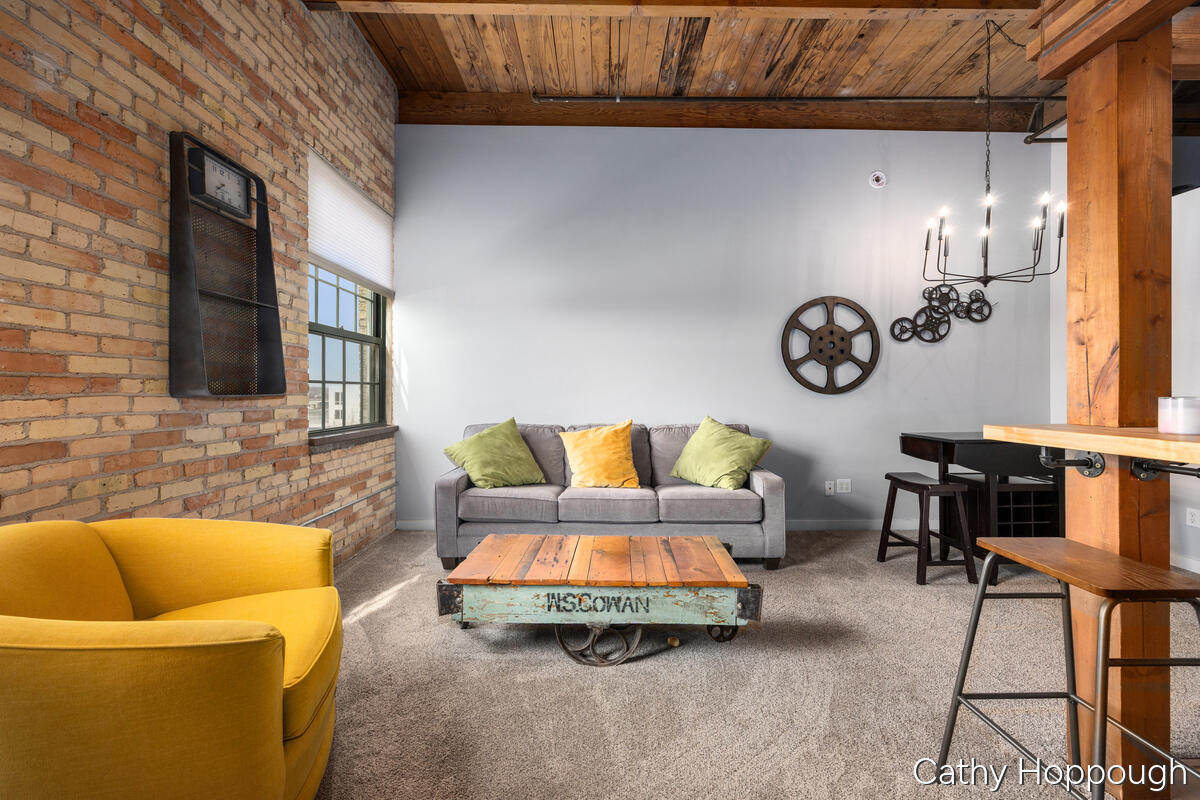 940 Monroe Avenue NW 545