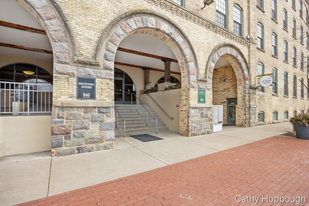 940 Monroe Avenue NW 545