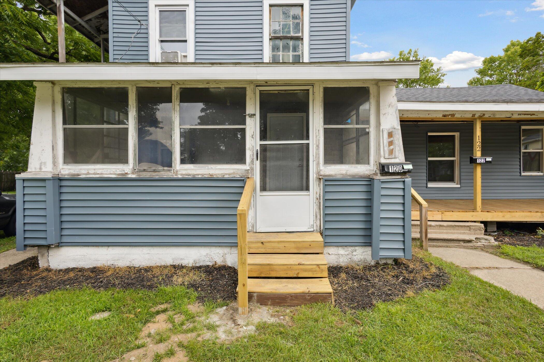 120 E Montcalm Street