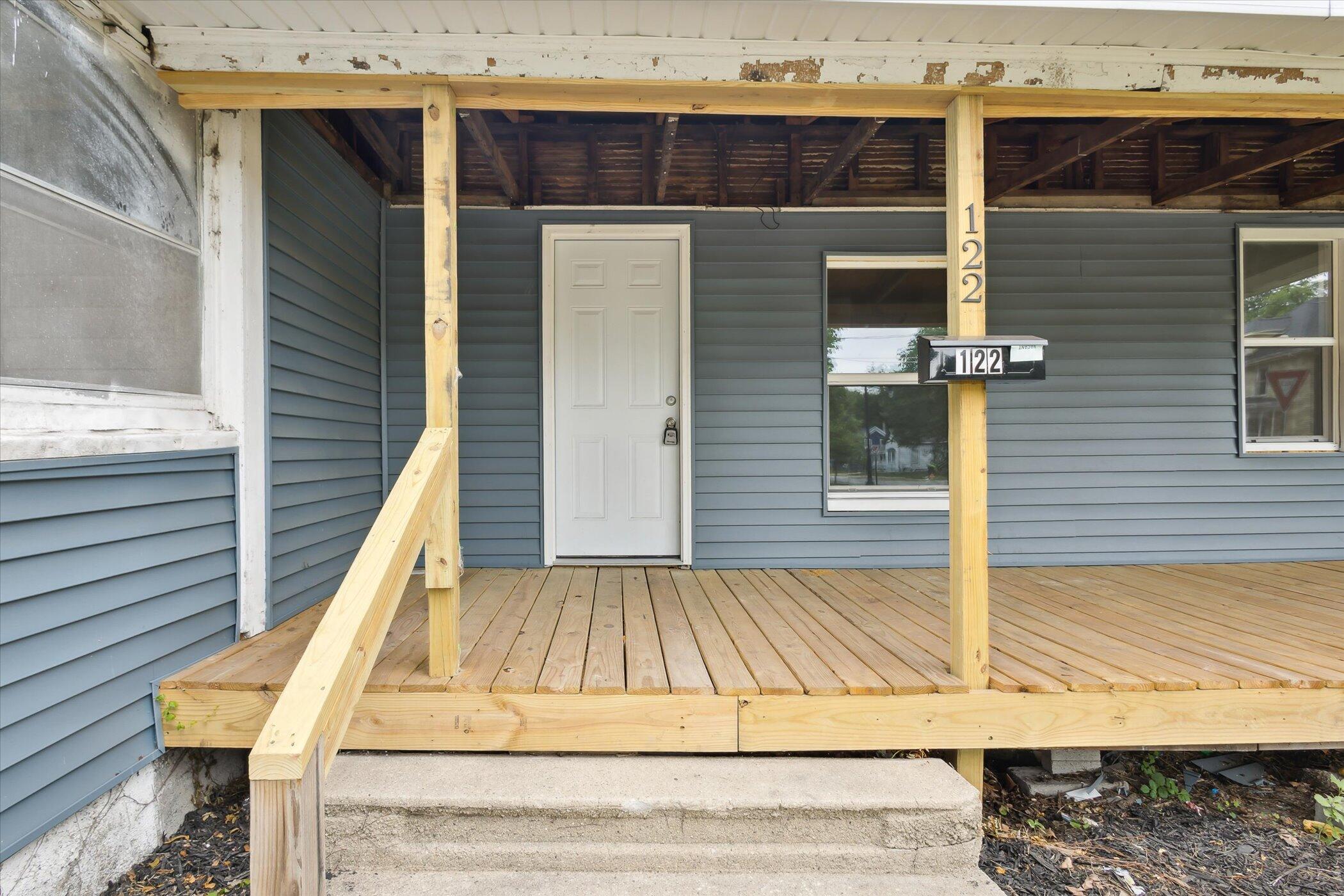 120 E Montcalm Street