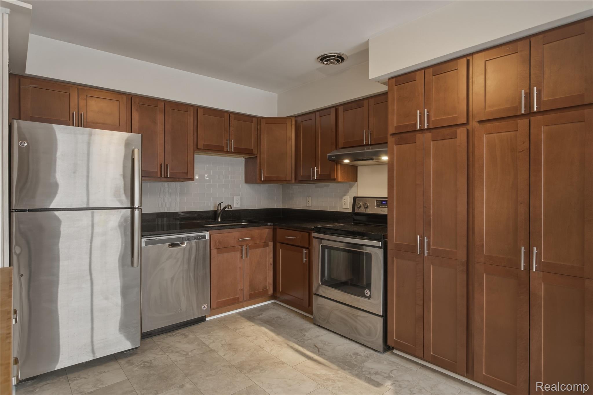 323 N Eton Street 35C