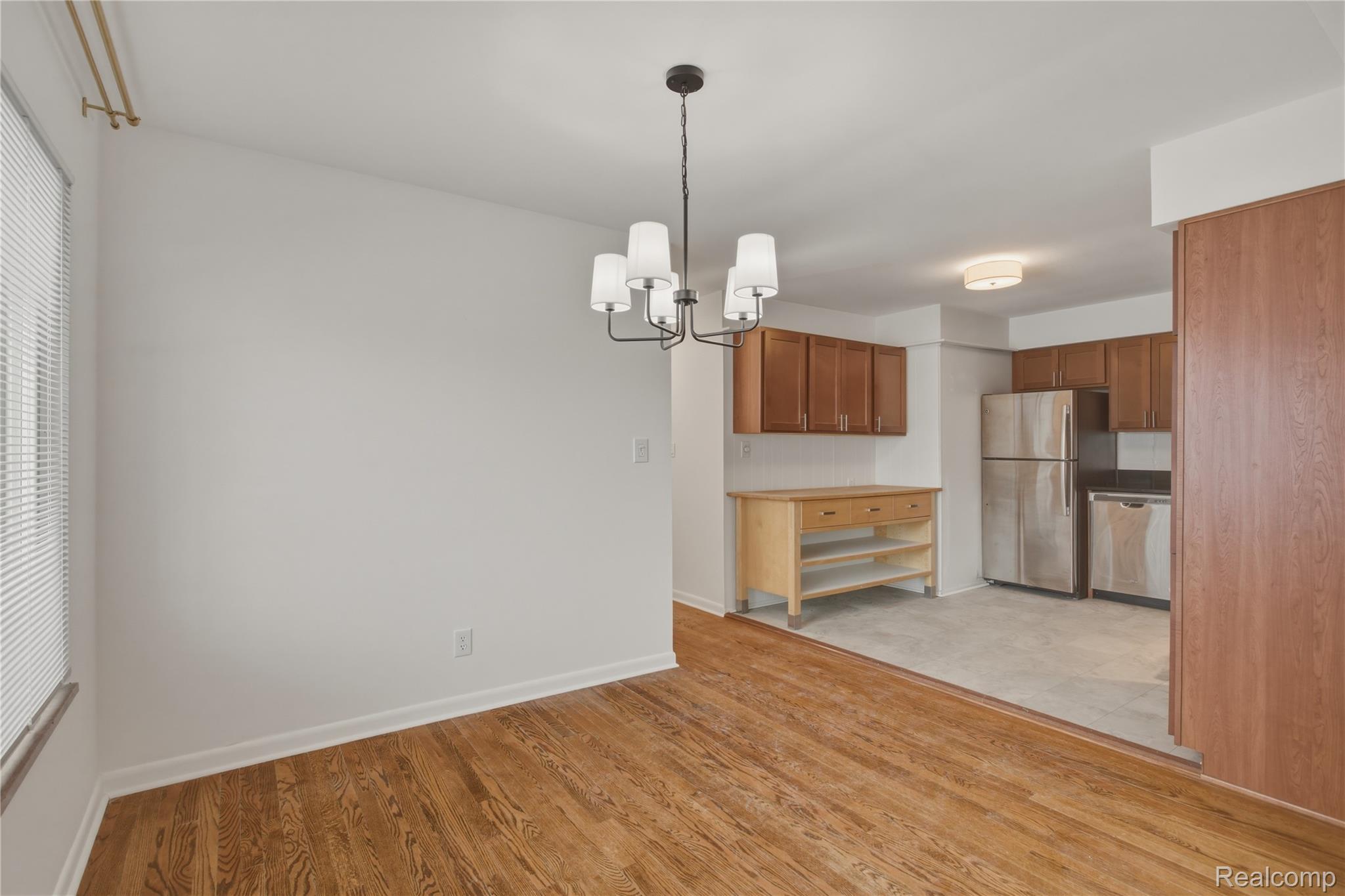 323 N Eton Street 35C