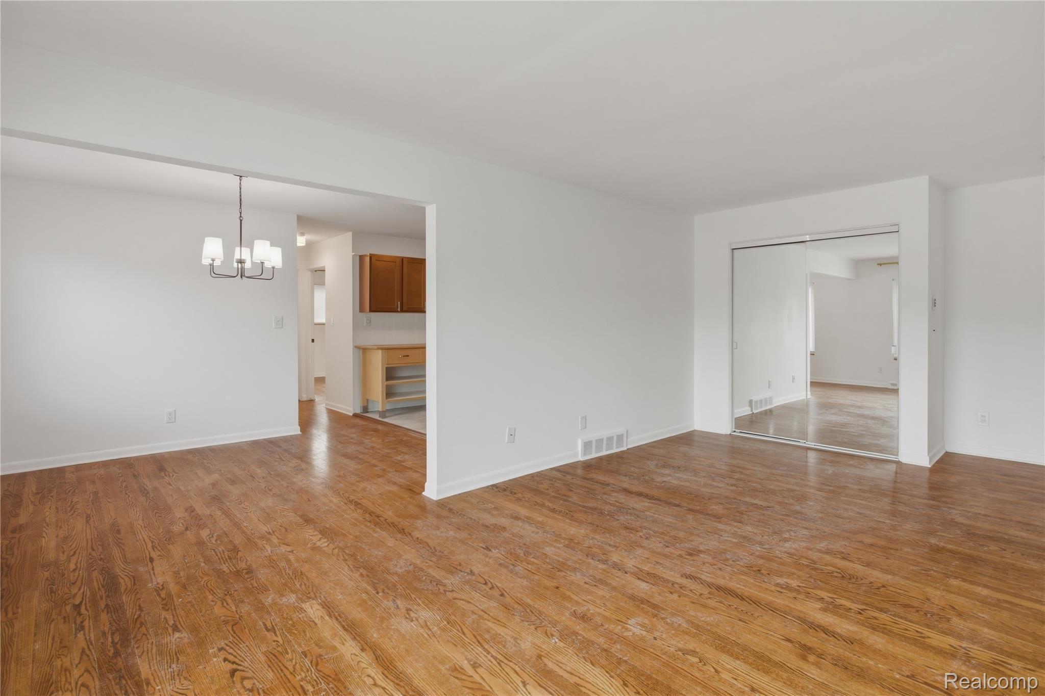 323 N Eton Street 35C