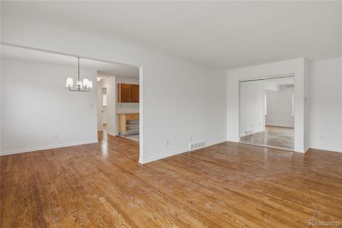 323 N Eton Street 35C Birmingham City MI 48009