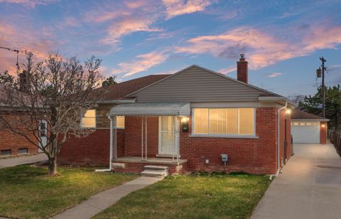 28110 Garfield Street Roseville City MI 48066