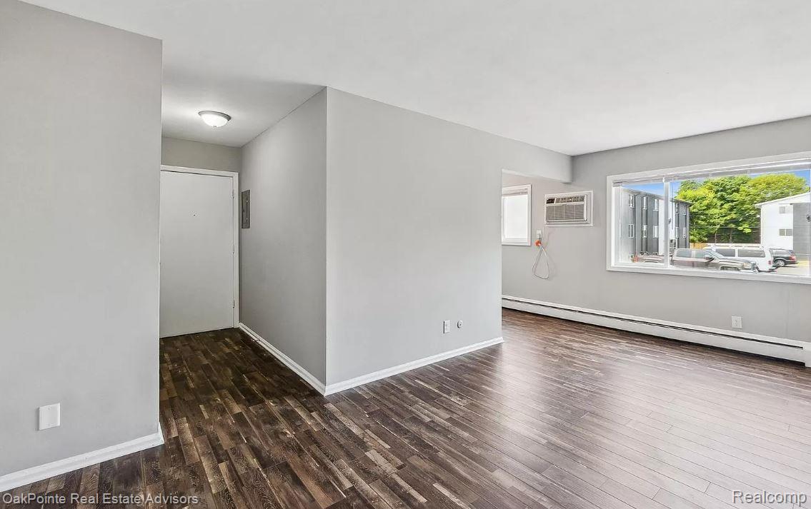 4221 N Grand River Avenue