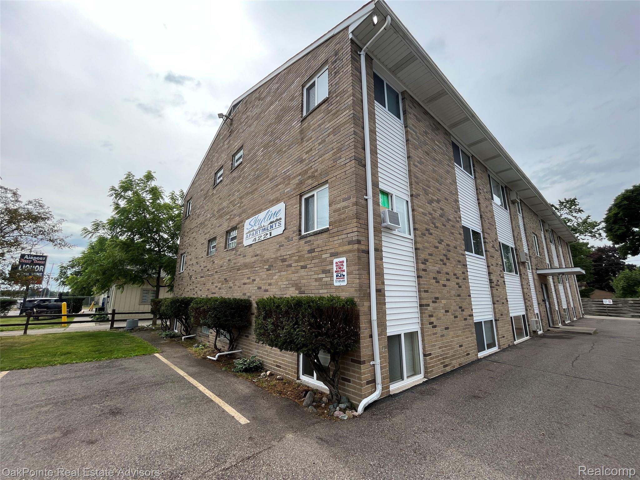 4221 N Grand River Avenue