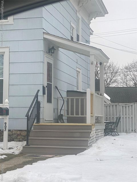 907 Monroe Street Lapeer City MI 48446