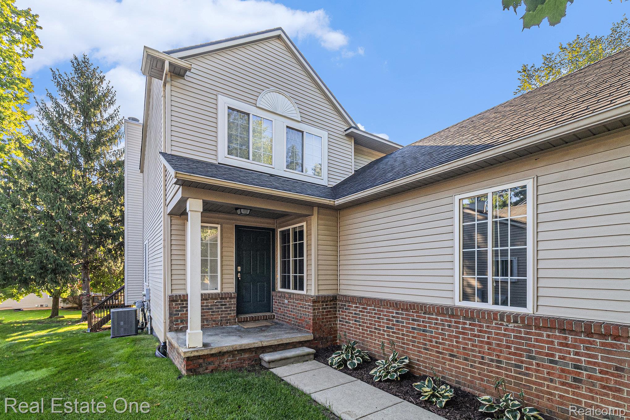 2471 Woodcliff Trail