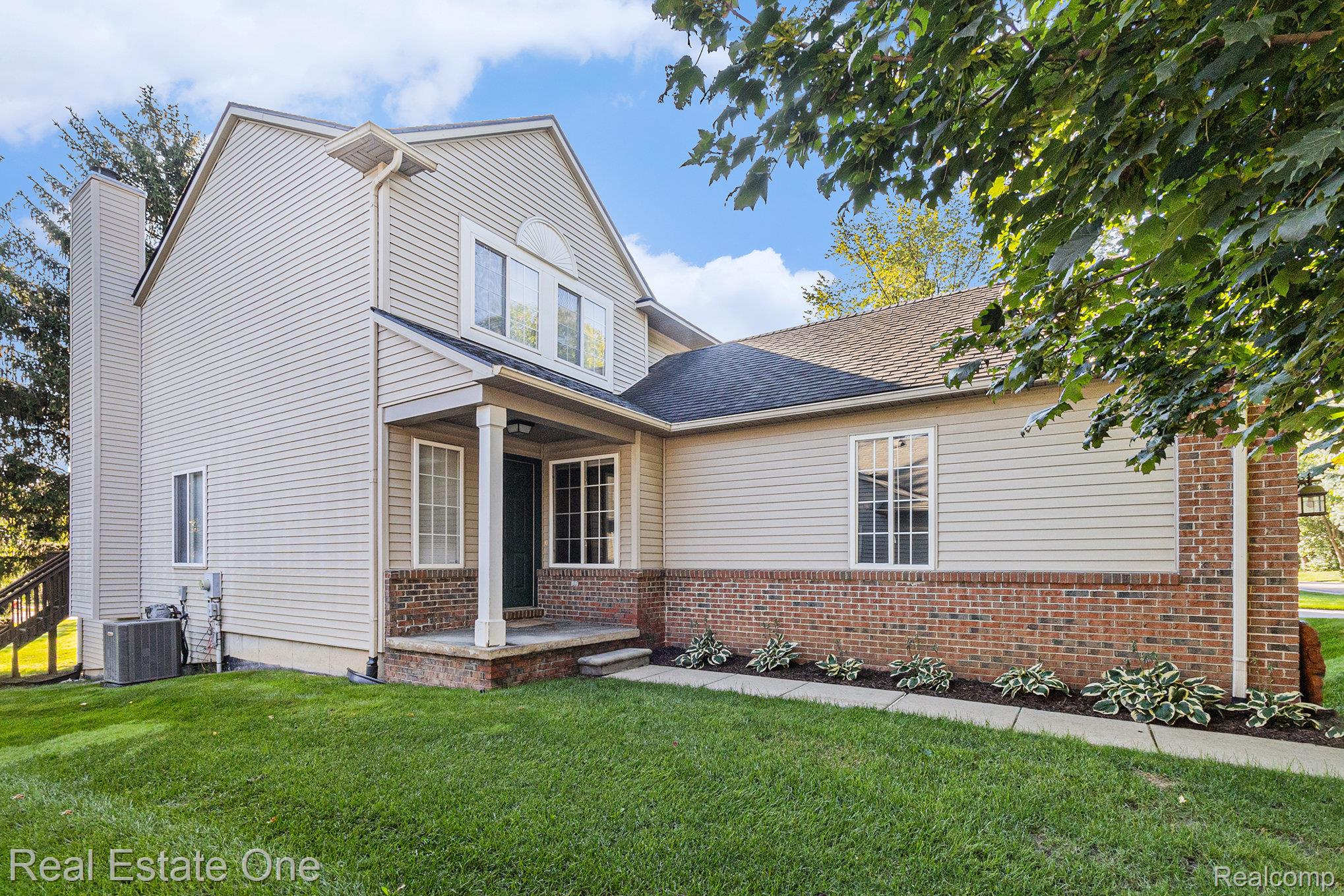 2471 Woodcliff Trail