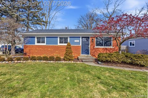 1043 Arthur Drive Troy City MI 48083