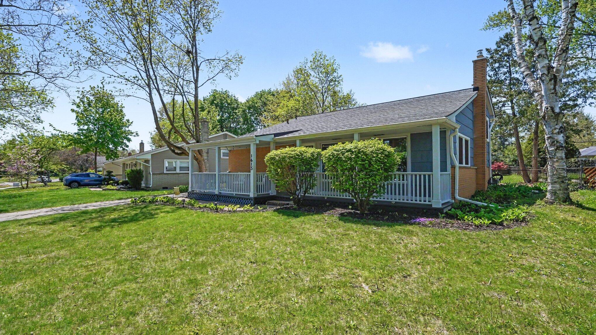 1615 Saunders Crescent