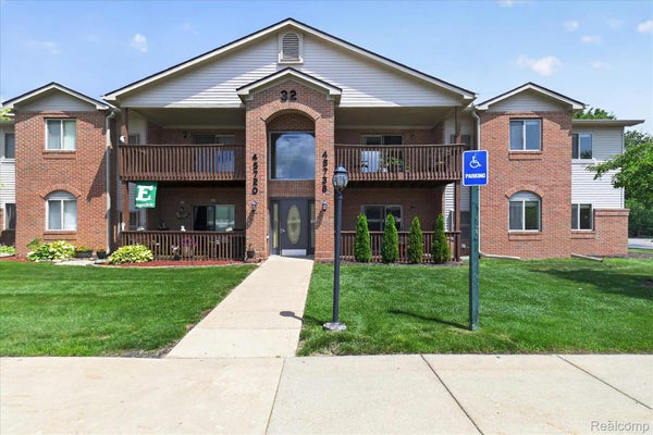 45720 PRAIRIEGRASS CT, VAN BUREN TOWNSHIP, MI 48111 - Image 0f067bd2ea4f70021f8aee1cfab238c9/273335784