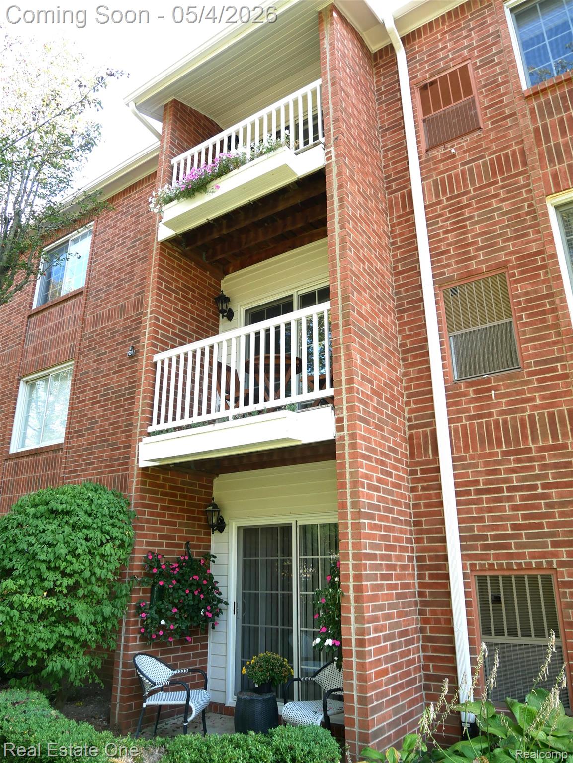 444 S Chester Street 413