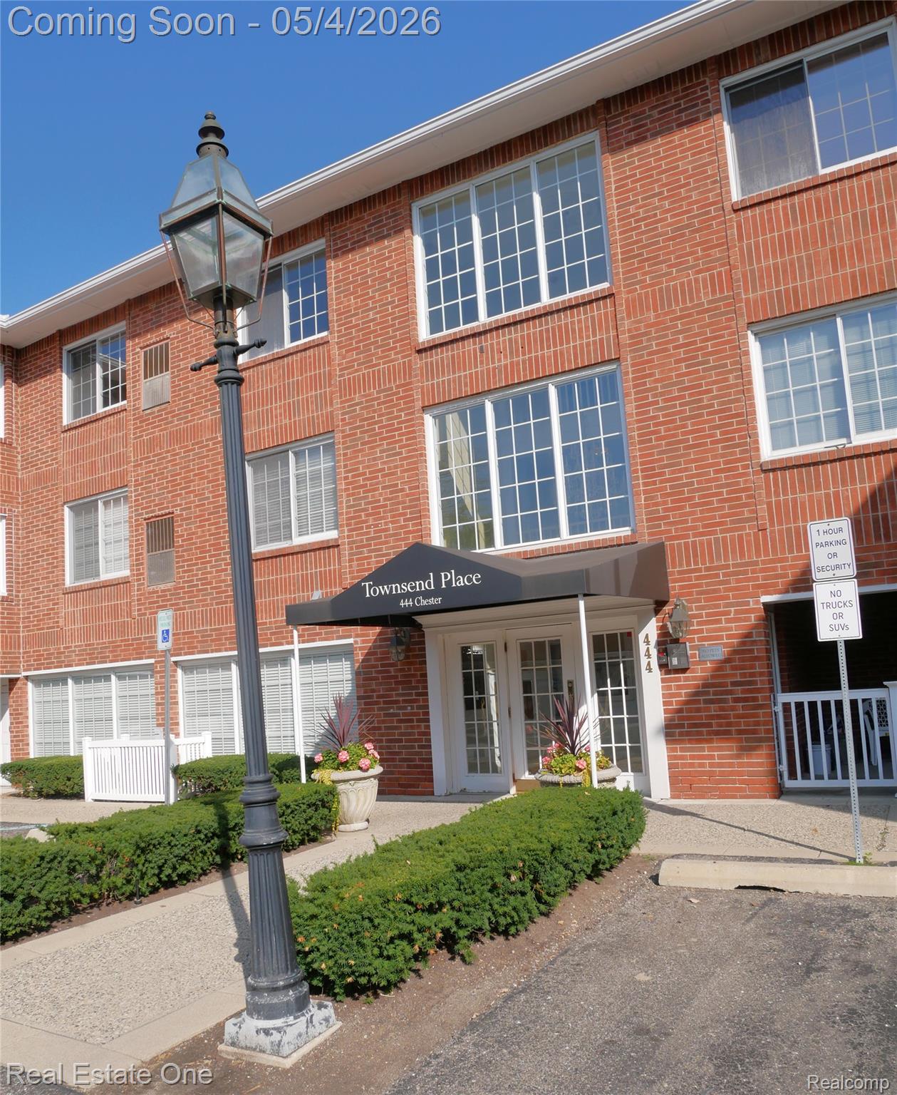 444 S Chester Street 413