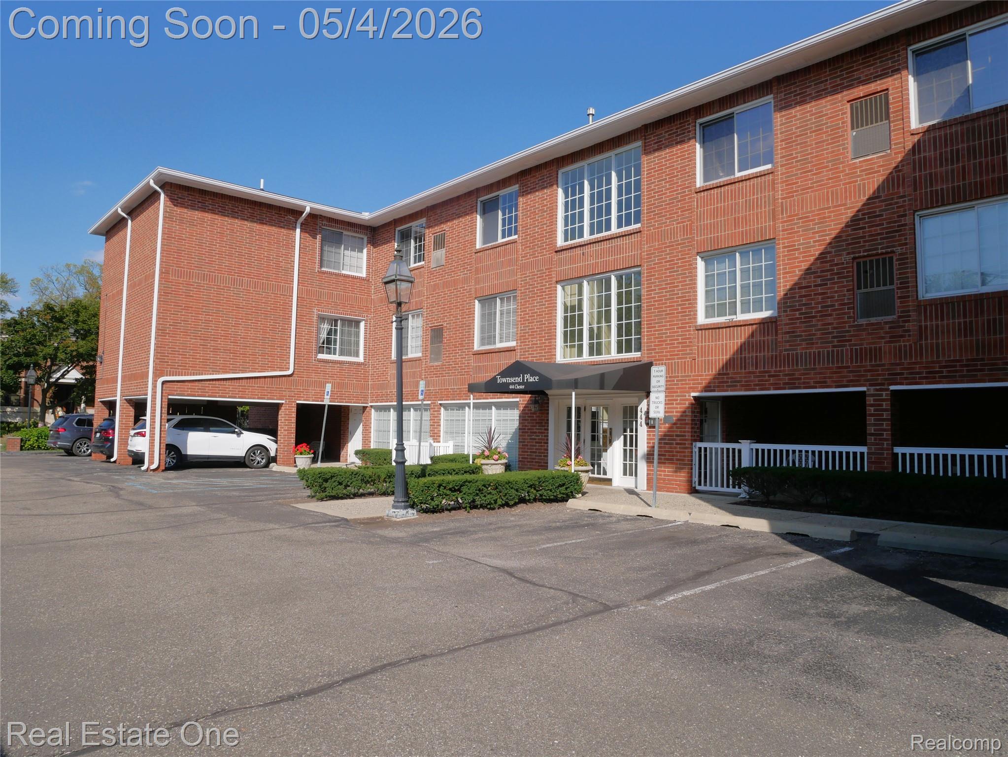 444 S Chester Street 413
