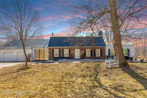 8665 Meskill Road Columbus Township MI 48063