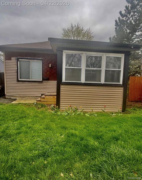 1604 E Meyers Avenue Hazel Park City MI 48030