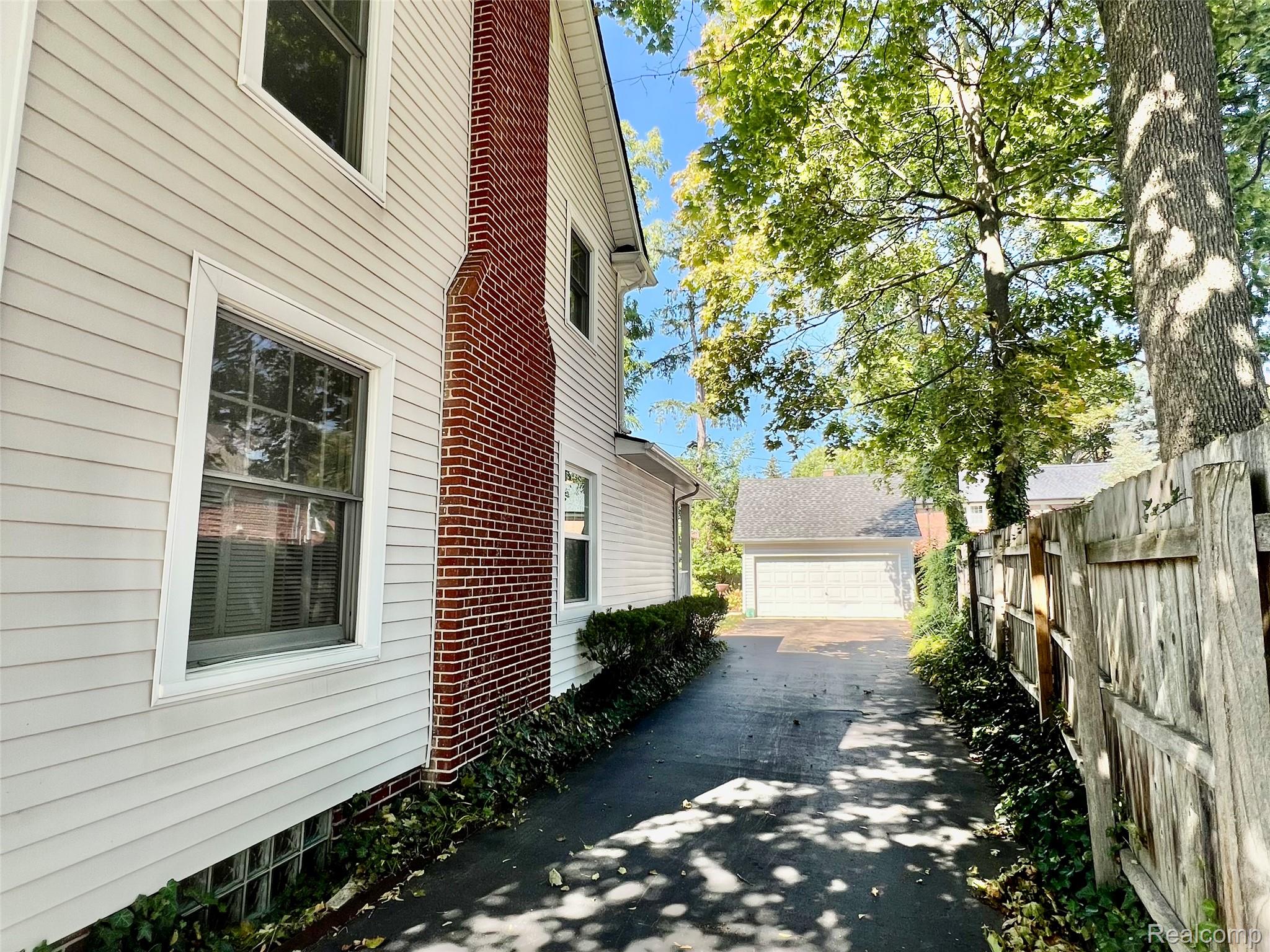 488 Vinewood Avenue