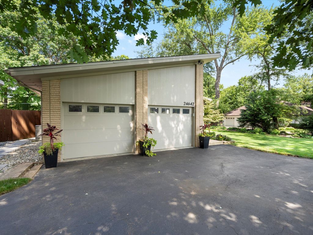 listing image 90