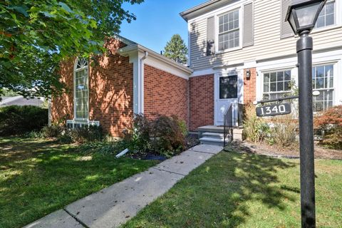 1340 Kings Cove Drive Rochester Hills City MI 48306