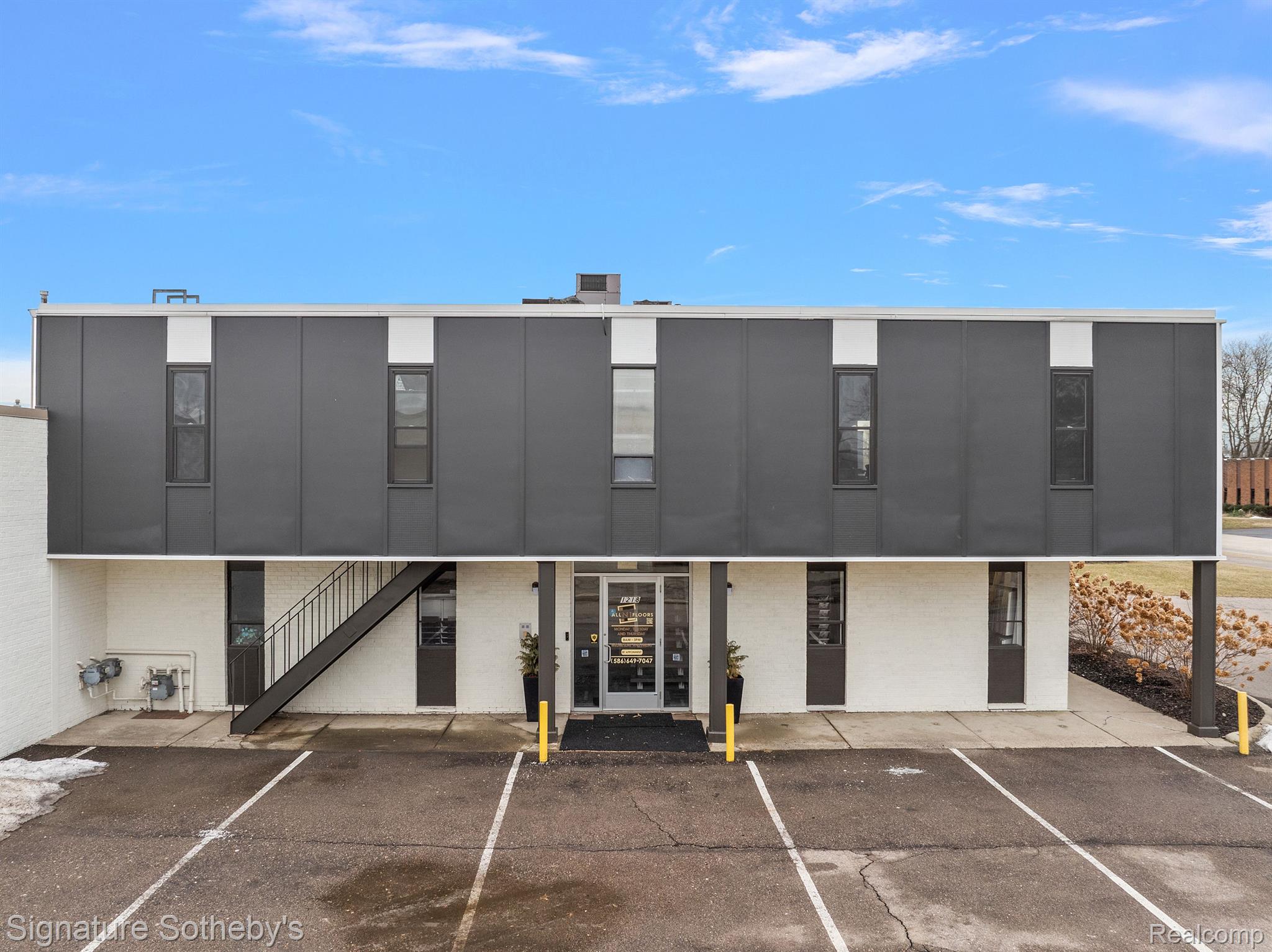 1216 COMBERMERE Drive