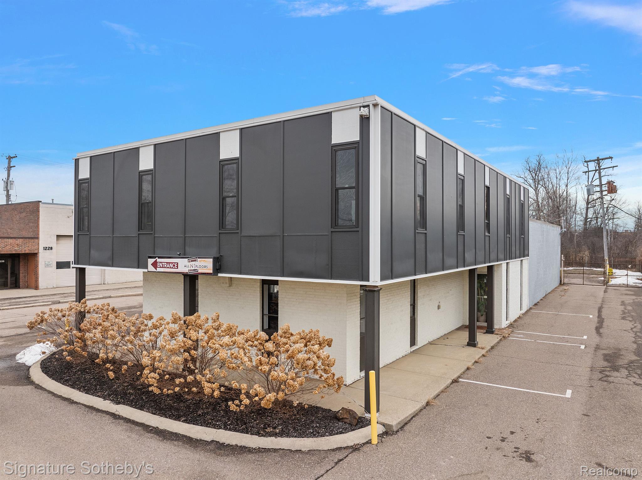 1216 COMBERMERE Drive