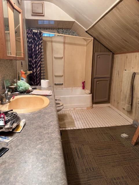 425 E Chicago Street