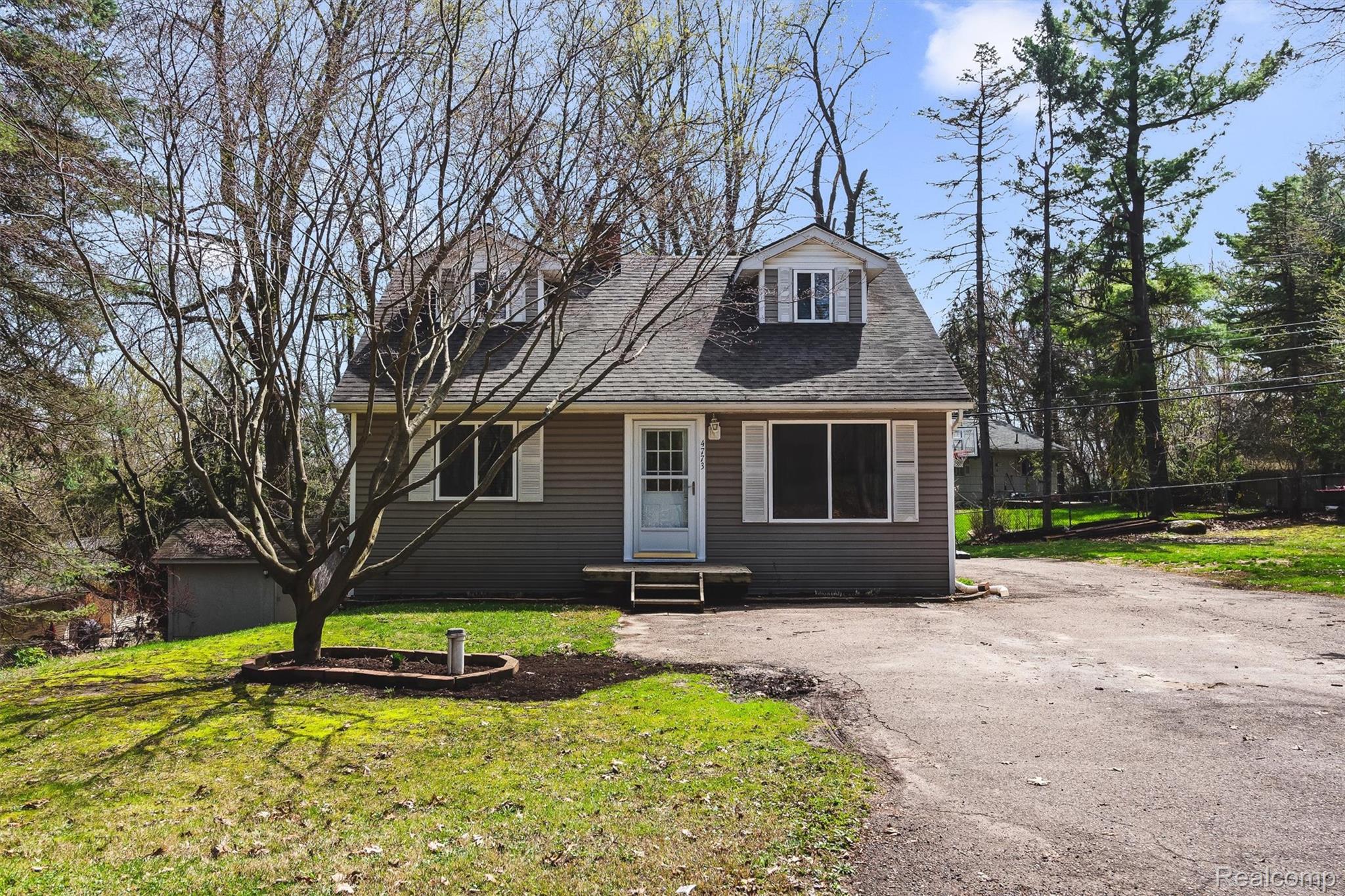 4773 Algonquin Boulevard