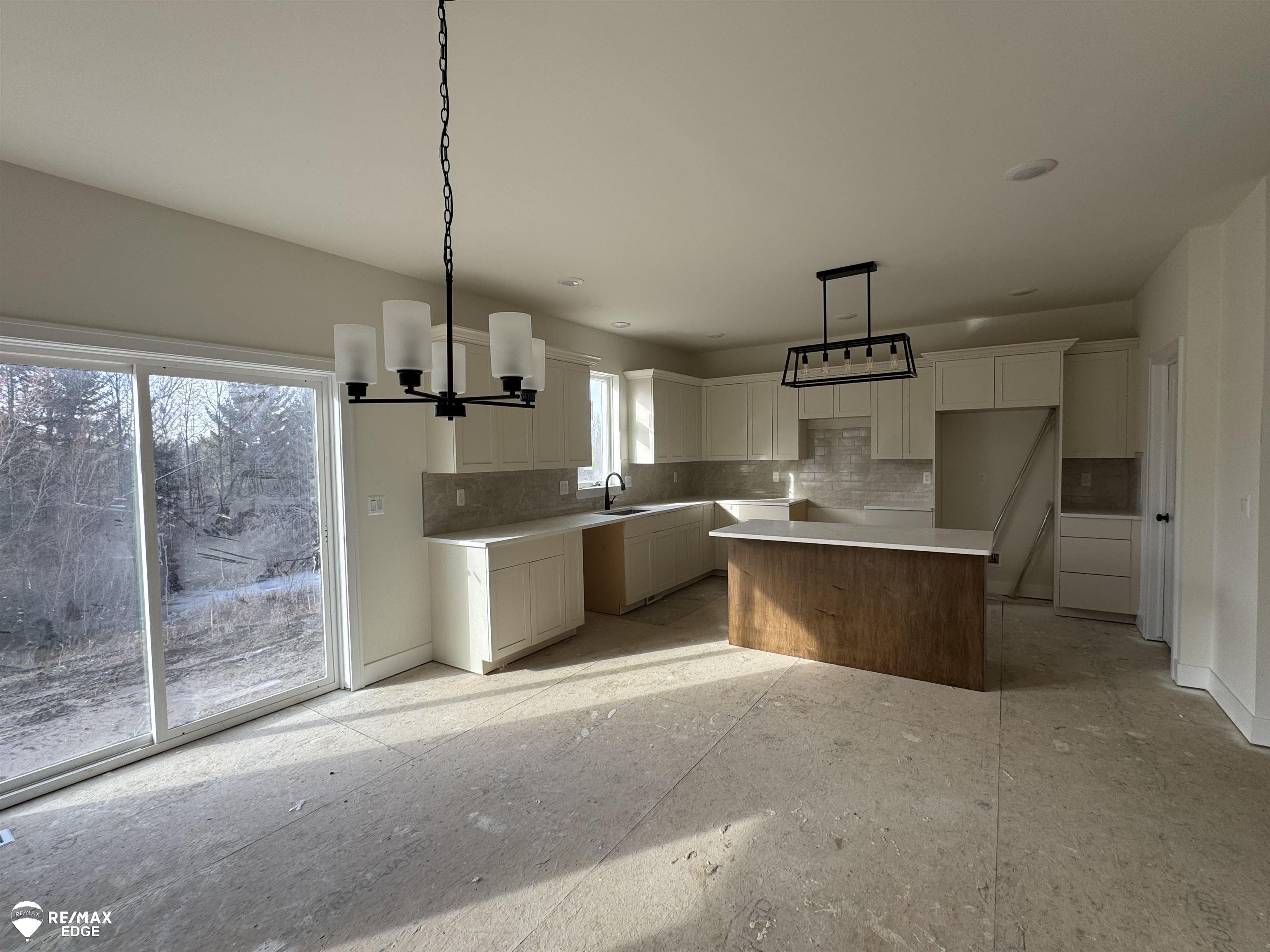 8092 Peninsula Circle