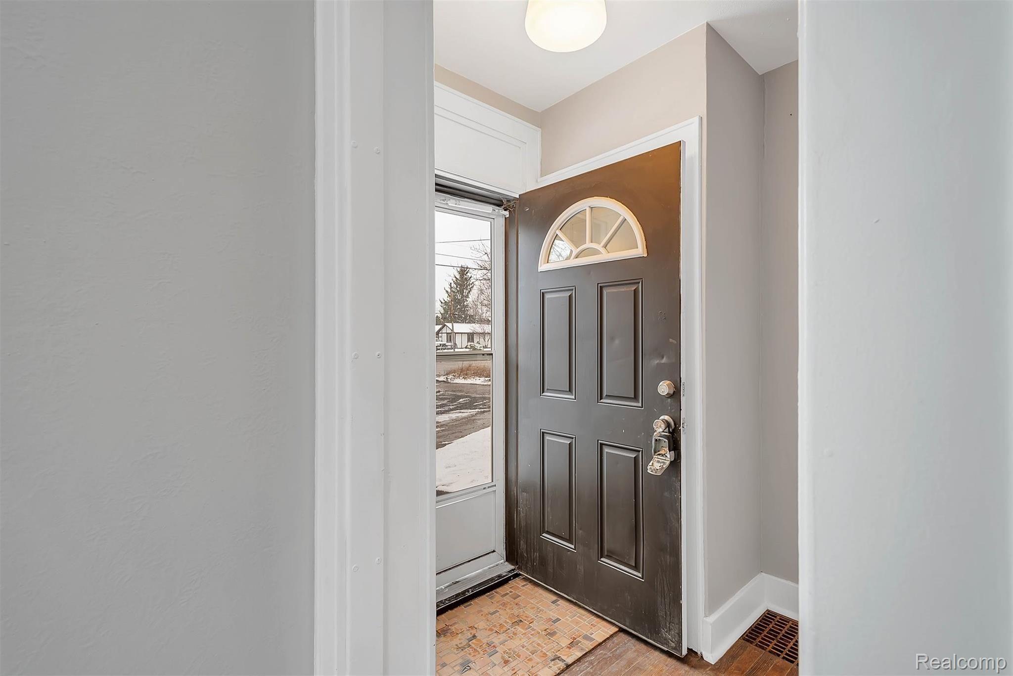 2359 E GRAND RIVER Road