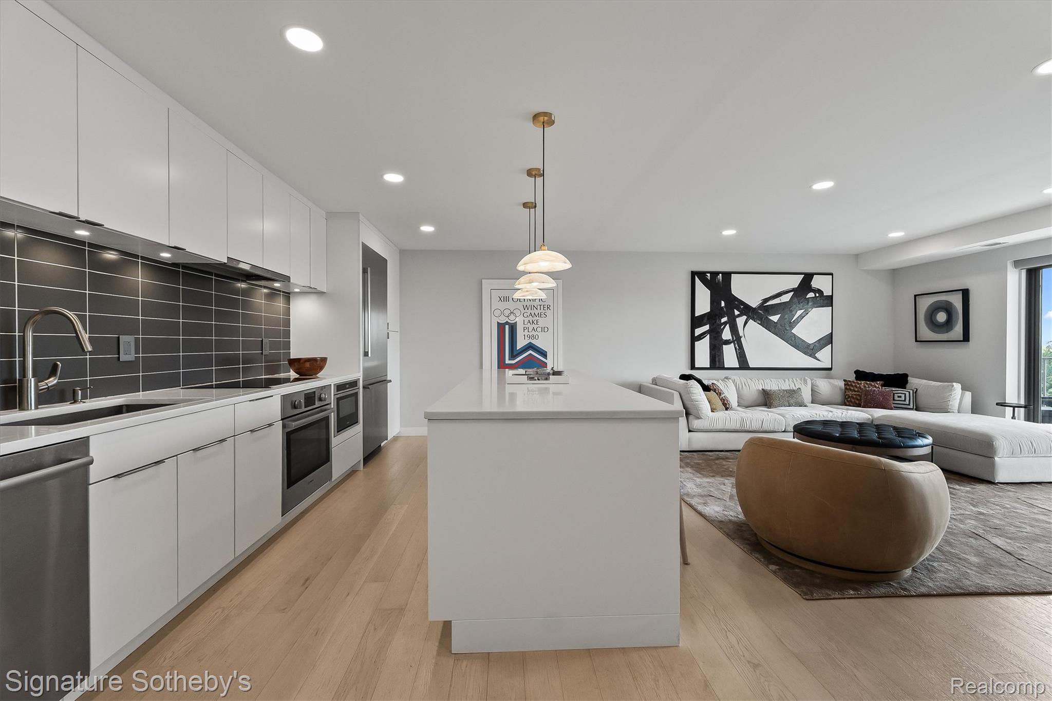 411 S Old Woodward Avenue 704