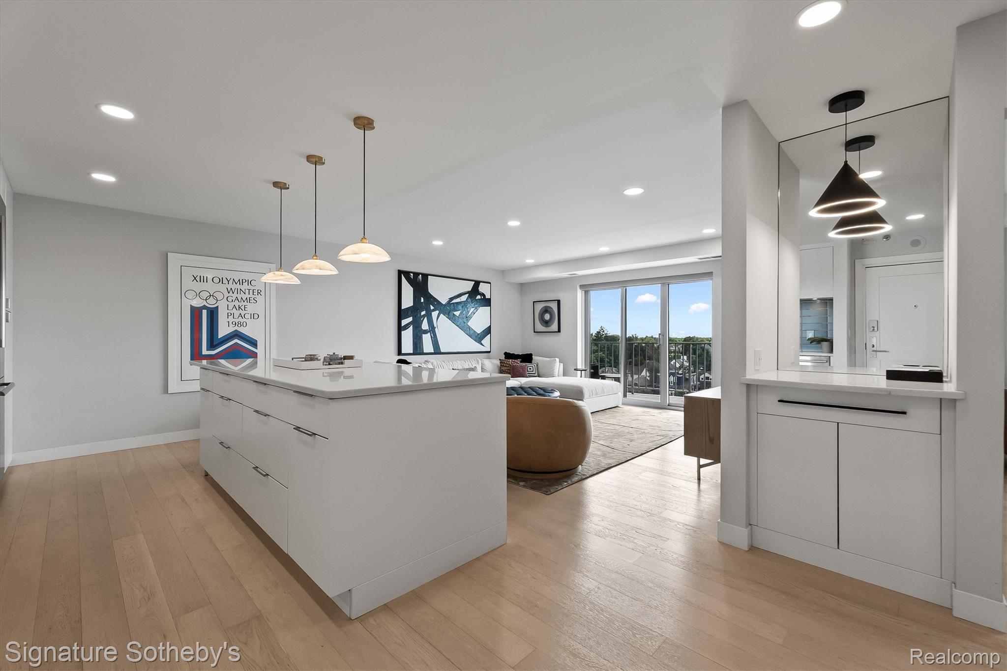 411 S Old Woodward Avenue 704