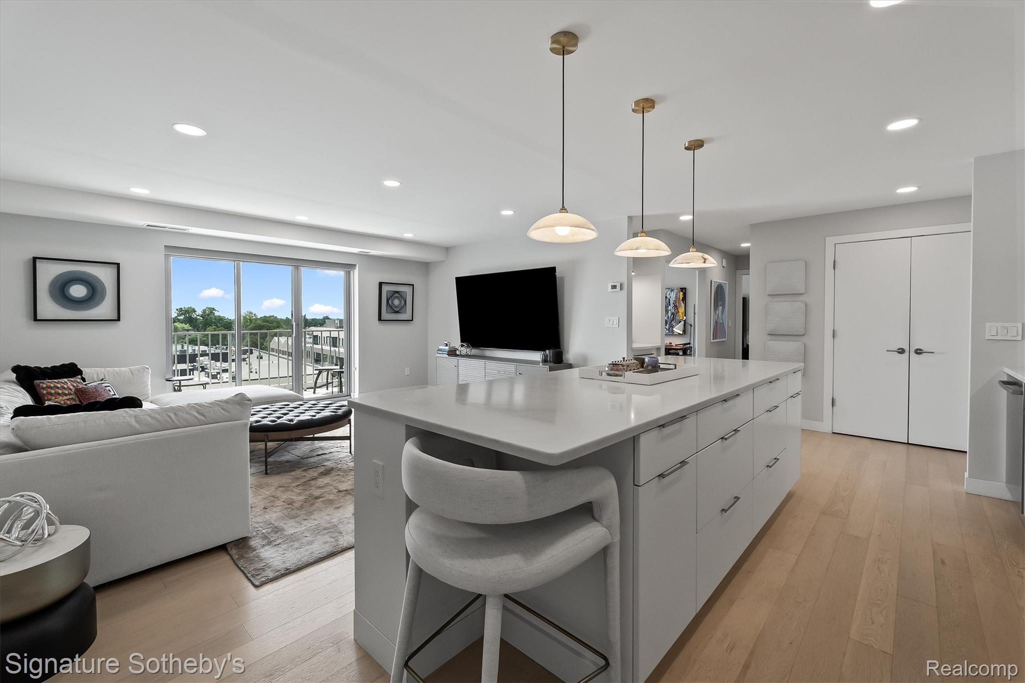 411 S Old Woodward Avenue 704