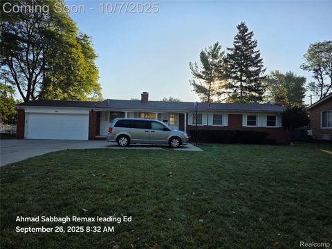 Photo of 381 S Beech Daly Street, Dearborn Heights City, MI 48125 (MLS # 20251043243)