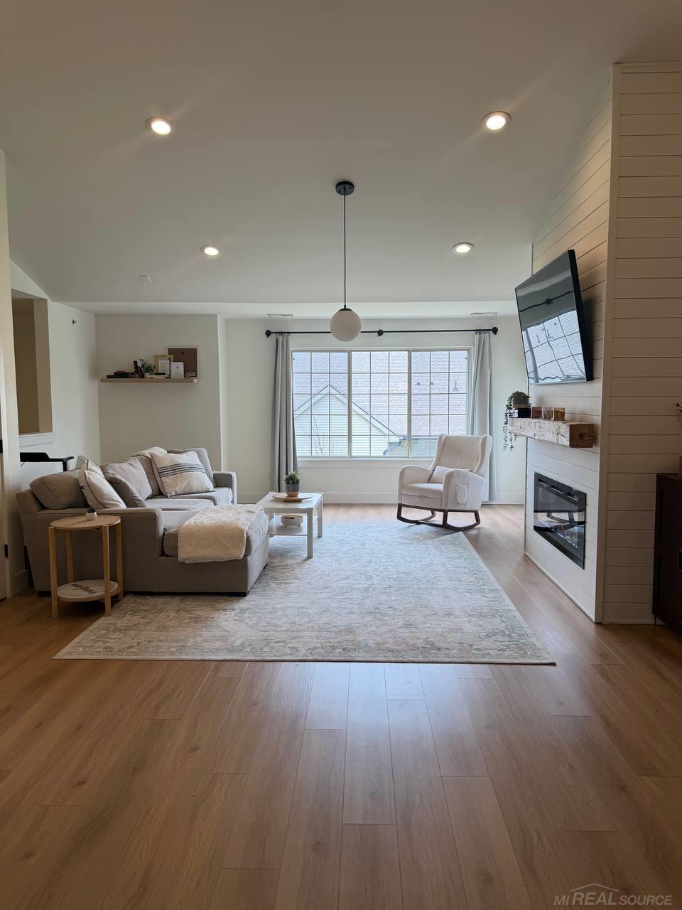 45543 Hidden view Court