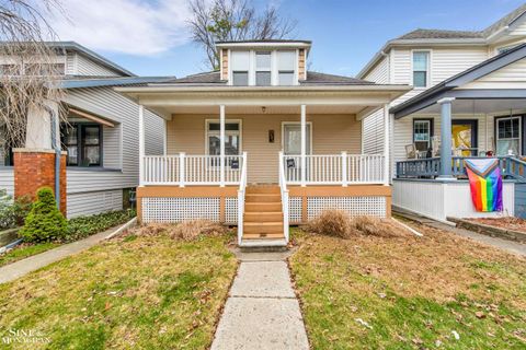 1083 Lakepointe Street Grosse Pointe Park City MI 48230