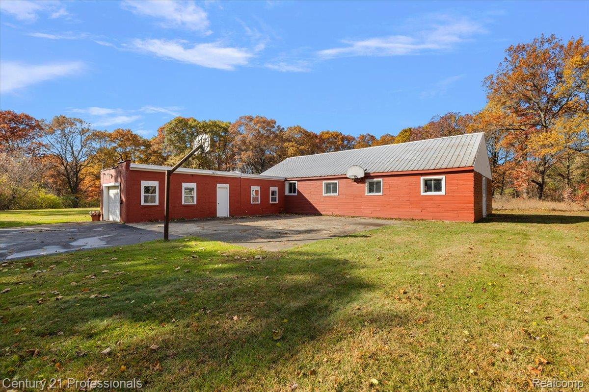 8051 Bridge Lake Road Road N