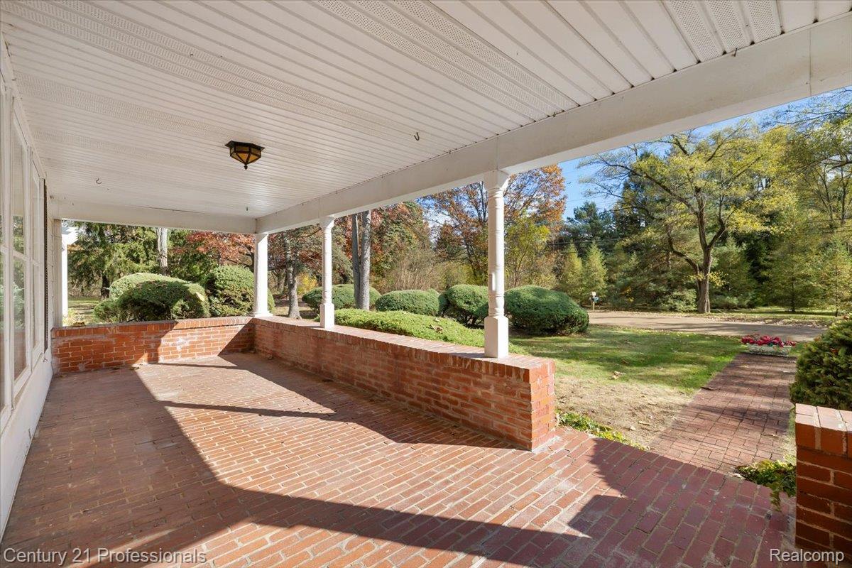 8051 Bridge Lake Road Road N