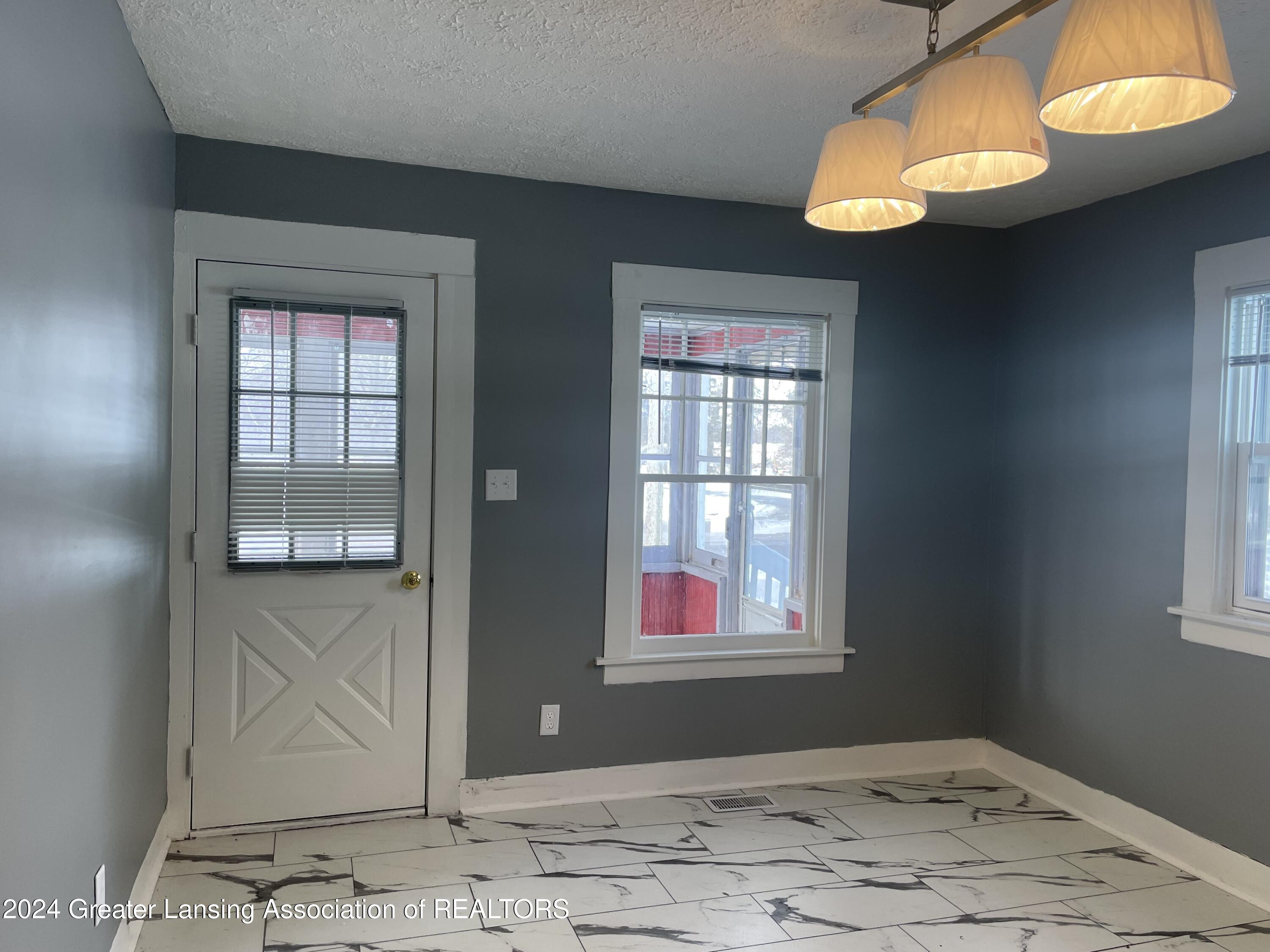 Lansing, Michigan 48910, United States, 2 Bedrooms Bedrooms, ,1 BathroomBathrooms,Residential,Active,18311