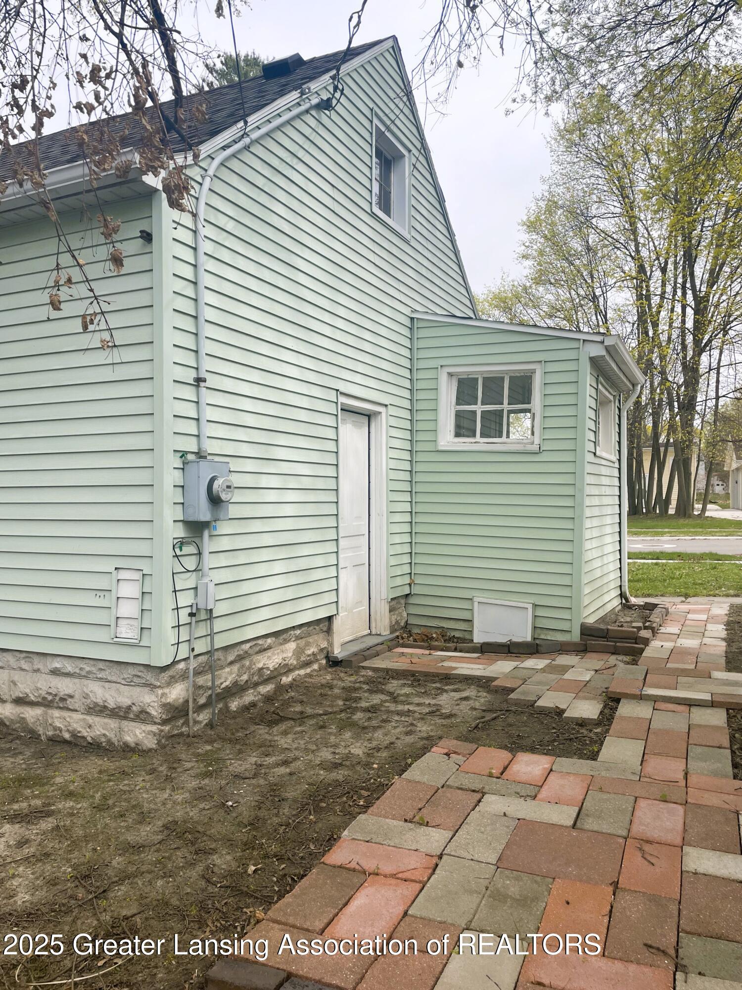 Lansing, Michigan 48910, United States, 2 Bedrooms Bedrooms, ,1 BathroomBathrooms,Residential,Active,18311