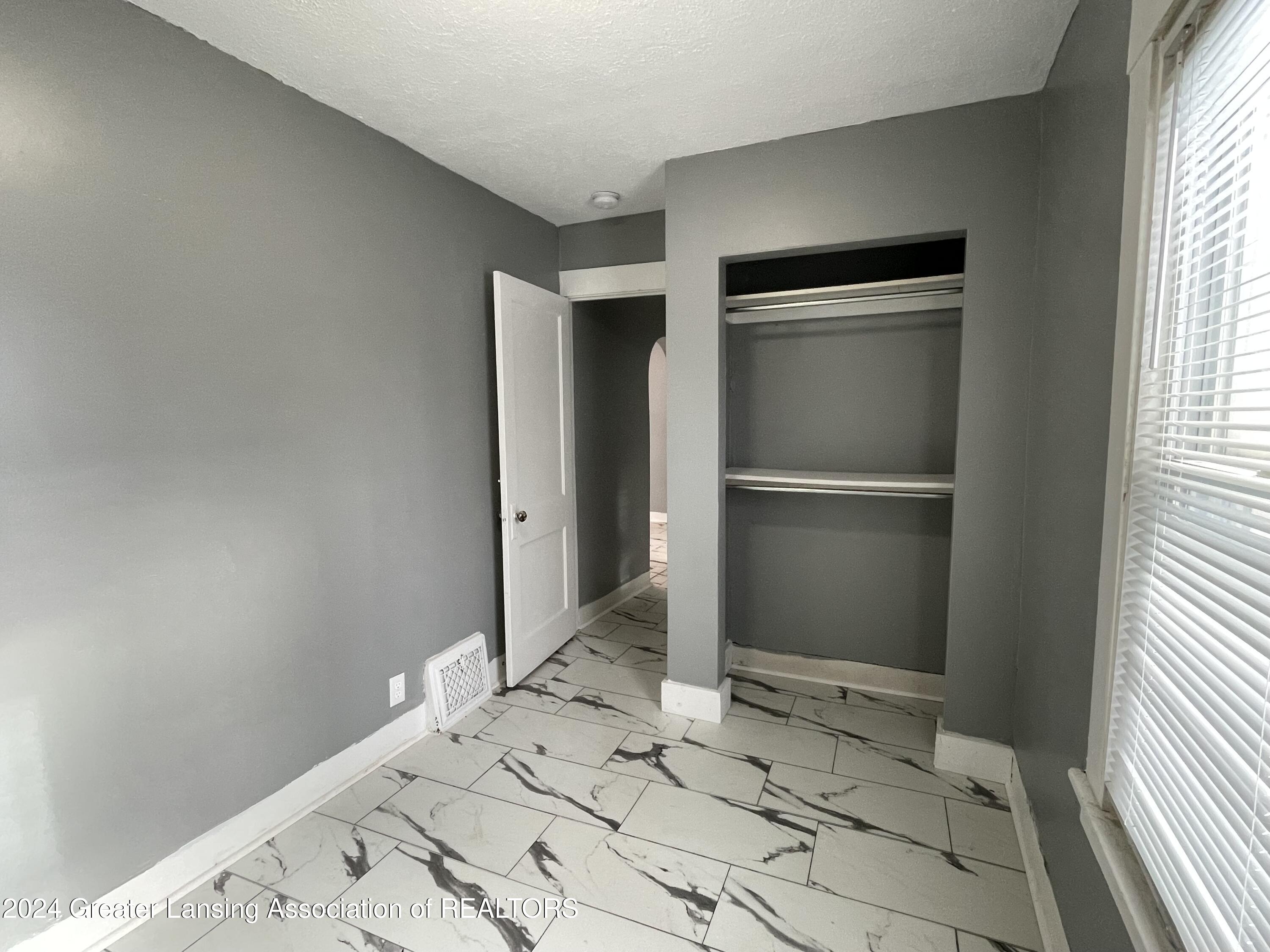 Lansing, Michigan 48910, United States, 2 Bedrooms Bedrooms, ,1 BathroomBathrooms,Residential,Active,18311