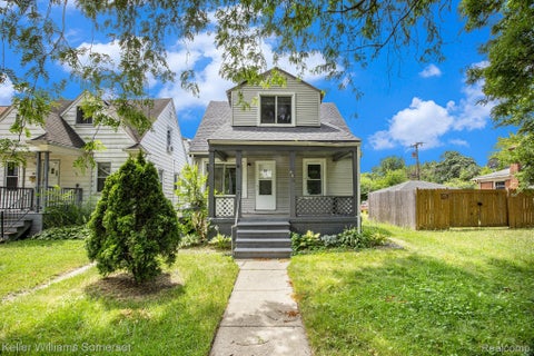 Photo of 449 W Evelyn Avenue, Hazel Park City, MI 48030 (MLS # 20261053500)