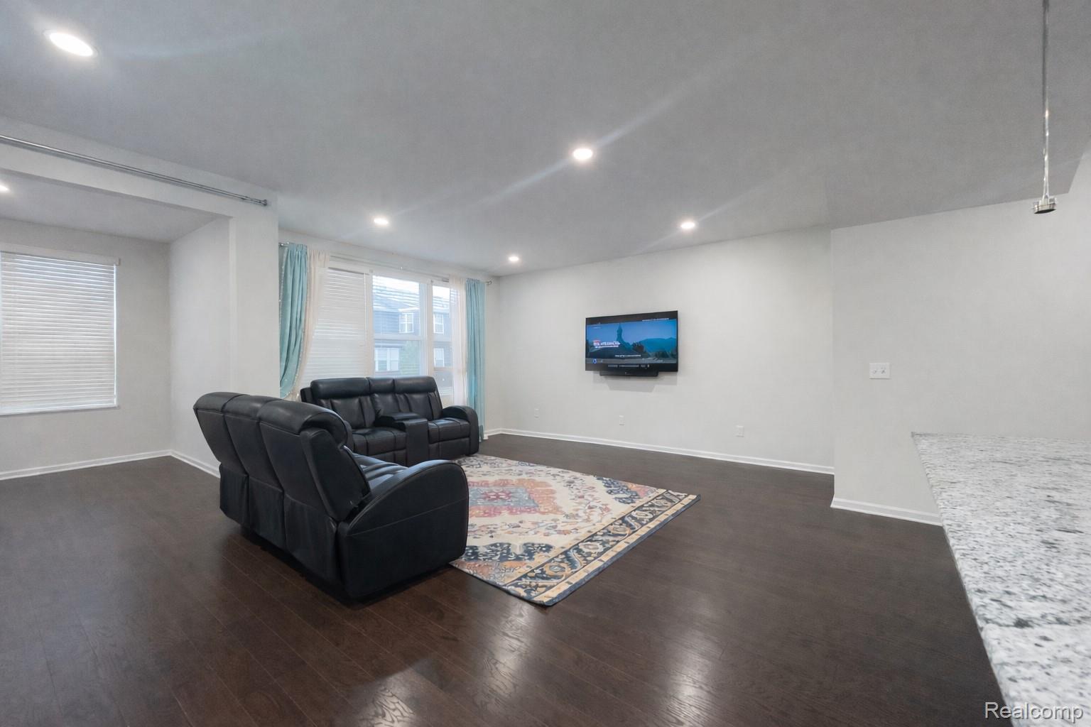 4807 Glenora Drive