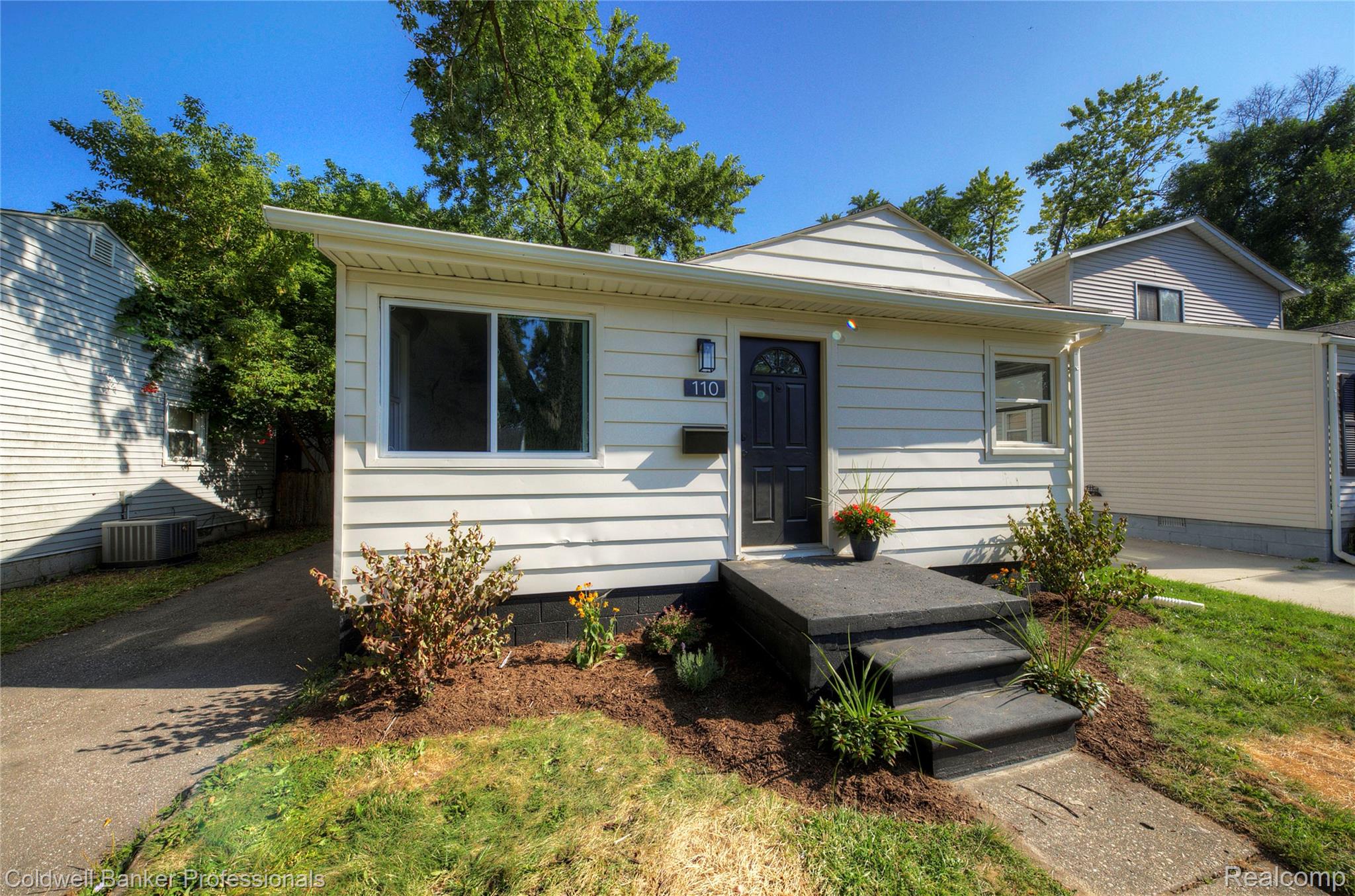 110 W Tennyson Avenue